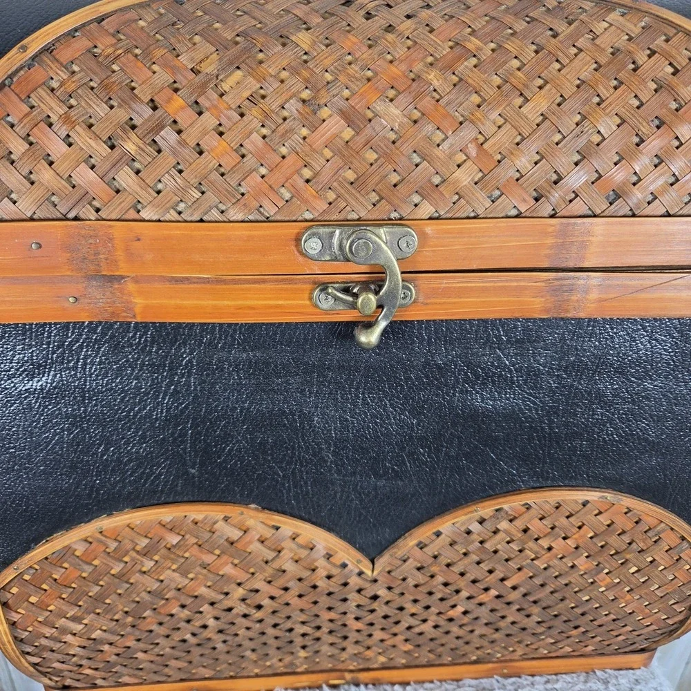 The Unbranded Brand vtg woven